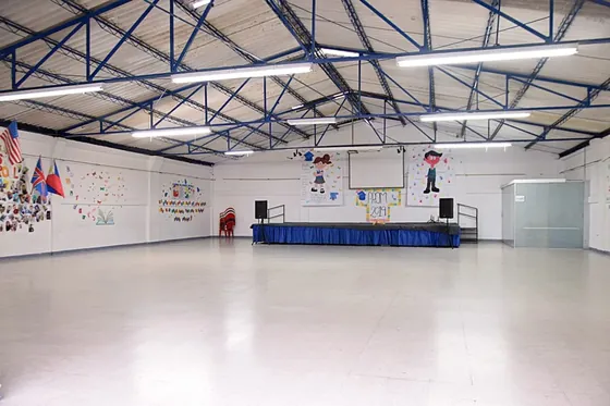 Salón Asturias, vista general con estructura metálica